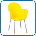 Cadeira Gogo Basic 4 p�s cromada. Seu design se integra aos mais diversos ambientes como �reas de comunica��o, restaurantes, salas de treinamento, �reas de lazer, copas, lanchonetes e caf�s, entre outros. Por ser injetada em polipropileno, � de f�cil limpeza e manuten��o e extremamente resistente. Dispon�vel tamb�m com estrutura fixa preta, prata ou cromada.