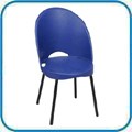 Cadeira Gogo Basic 4 p�s base preta. Seu design se integra aos mais diversos ambientes como �reas de comunica��o, restaurantes, salas de treinamento, �reas de lazer, copas, lanchonetes e caf�s, entre outros. Por ser injetada em polipropileno, � de f�cil limpeza e manuten��o e extremamente resistente. Dispon�vel tamb�m com estrutura fixa preta, prata ou cromada.