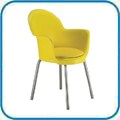 Cadeira Gogo Basic 4 p�s com estofado cromada. Seu design se integra aos mais diversos ambientes como �reas de comunica��o, restaurantes, salas de treinamento, �reas de lazer, copas, lanchonetes e caf�s, entre outros. Por ser injetada em polipropileno, � de f�cil limpeza e manuten��o e extremamente resistente. Dispon�vel tamb�m com estrutura fixa preta, prata ou cromada.
