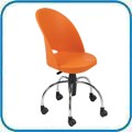 Cadeira Gogo Basic girat�ria cromada celta. Seu design se integra aos mais diversos ambientes como �reas de comunica��o, restaurantes, salas de treinamento, �reas de lazer, copas, lanchonetes e caf�s, entre outros. Por ser injetada em polipropileno, � de f�cil limpeza e manuten��o e extremamente resistente. Dispon�vel tamb�m com estrutura fixa preta, prata ou cromada.