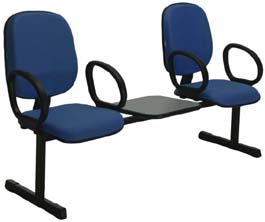 Longarina diretor com mesa 2
            lugares e bra�o